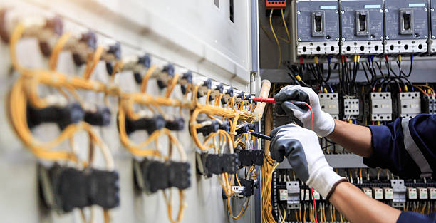 Professional Electrician technician working in Vinita Park, MO